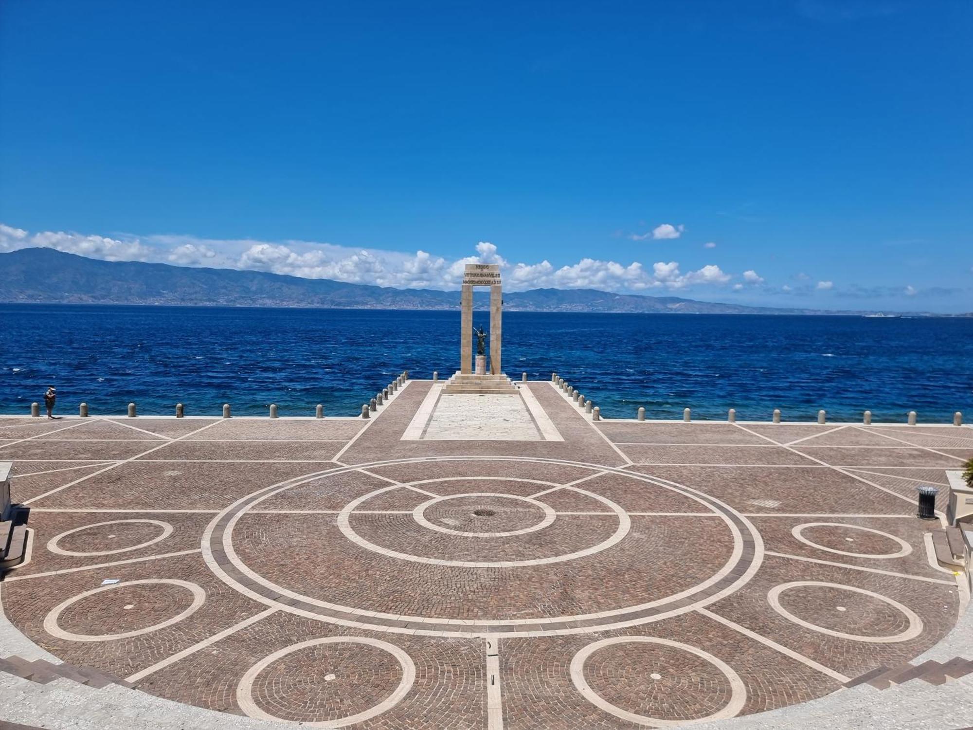 Апартаменты Loft Magna Grecia Reggio Calabria Centro Storico A 3 Minuti A Piedi Dal Mare Экстерьер фото